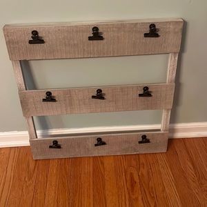 Frame to hang pictures on